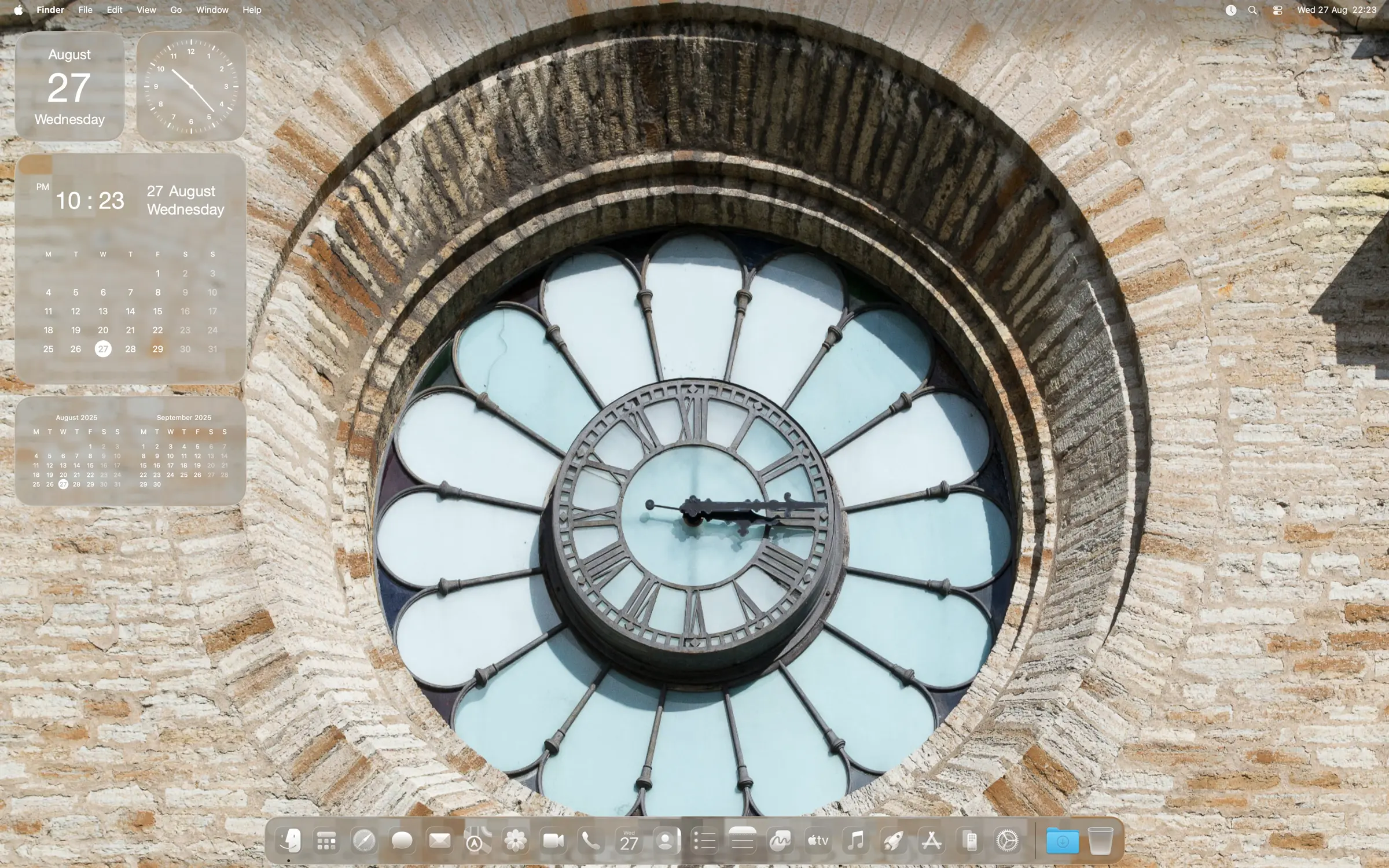 Liquid glass widgets available on your Mac desktop